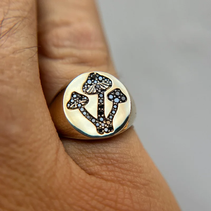 Elegant Rose Gold Ring-Black Mushroom Signet